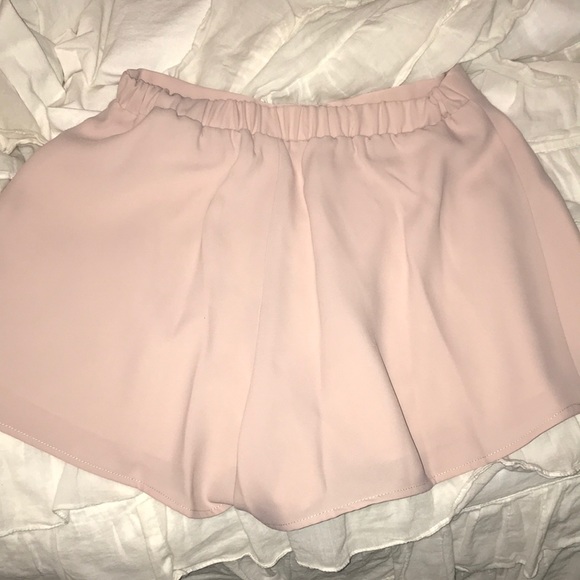 •Light pink high waisted shorts• - Picture 3 of 4